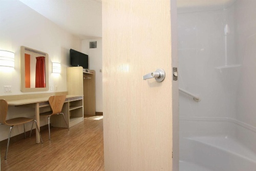 Motel 6 Burlington -Colchester image 8